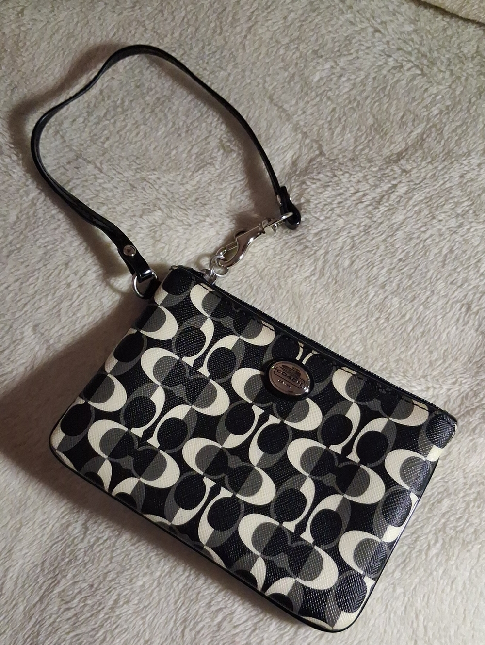 Coach Black and Cream Signature Wristlet Clutch LIKE NEW!